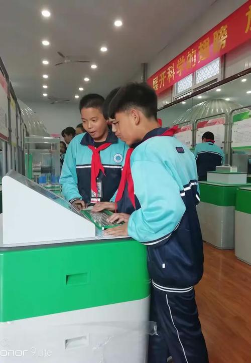 行而好学 在科技馆里找到自己的那一束光